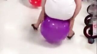 Unintended Glimpses of Butt: Bouncy Butts #3