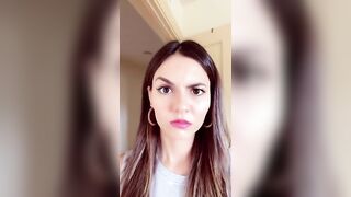 Victoria Justice: Eye Brow Wave is Back #2