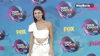 Victoria Justice: Teen Choice Awards Red Carpet #2