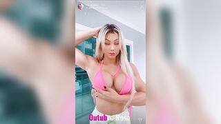 Vivi Winkler: Self breast exam! ♥️♥️♥️♥️ #2