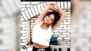 Queen’s sexy underarms