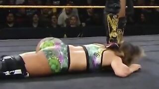 Dakota Kai booty