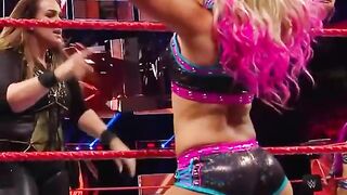 Wrestle With The Plot: The best gif of Alexa´s ass #2