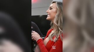 Wrestle With The Plot: Peyton's profile gives way for some amazing cleavage #2