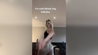 Zara Larsson: Zara dancing on her Instagram story #4